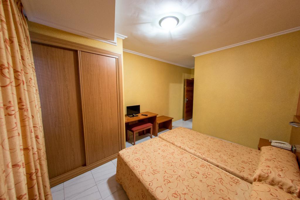Hotel Dinajan Villanueva De Arosa Luaran gambar